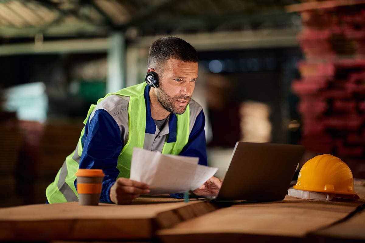 customer support employee picture