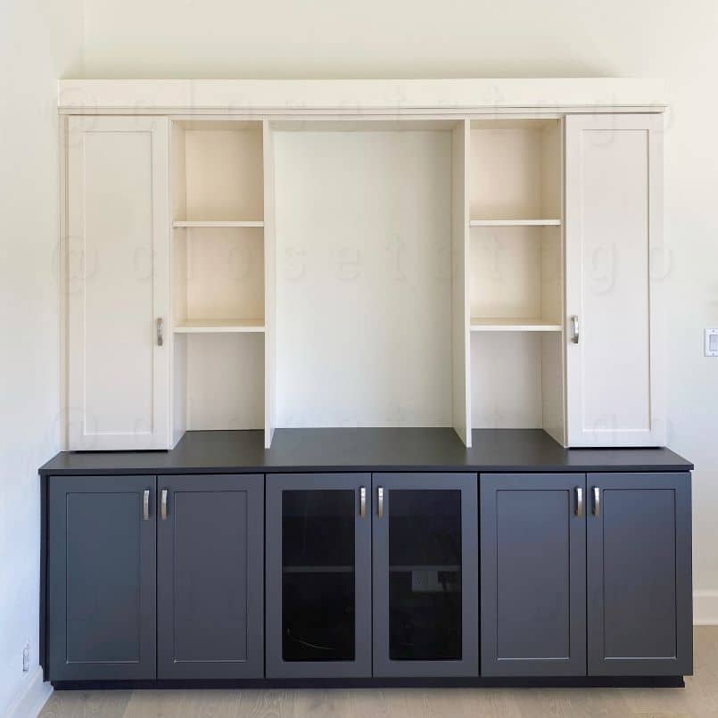 White and blue butler pantry.