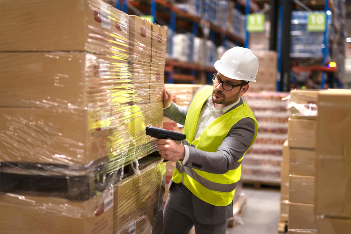 warehouse employee picture